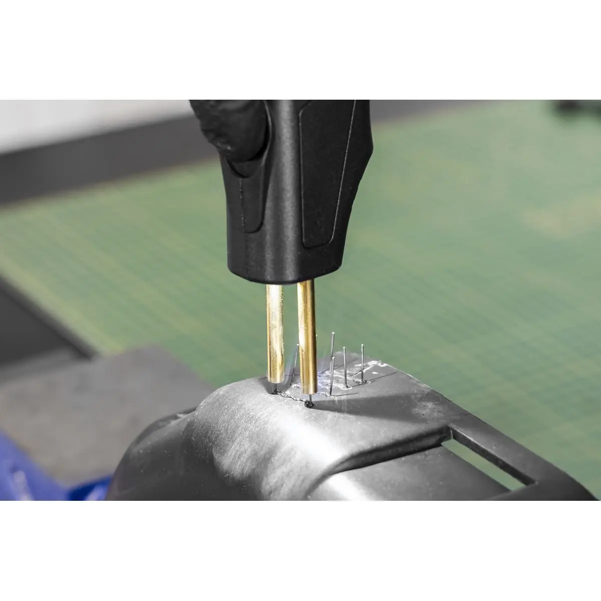 Sealey Rechargeable Hot Stapler Repair Kit 18W - Image 8