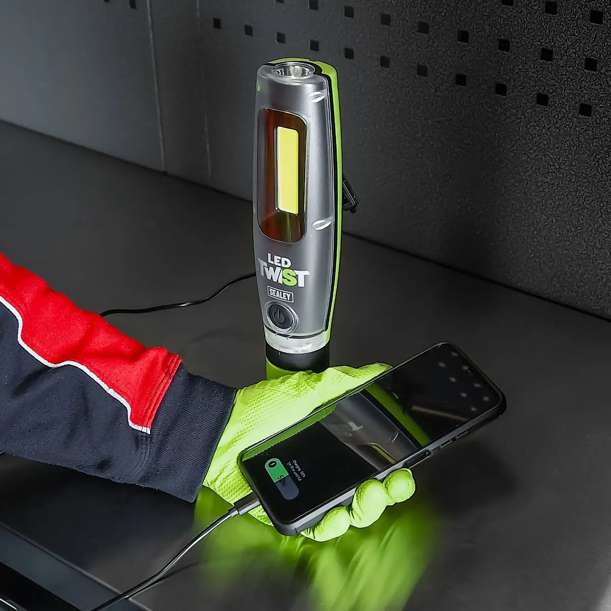 Sealey Rechargeable LED Twist® Inspection Light 20W COB + 3W SMD, 3000lm, Magnetic Base & Power Bank - Image 2