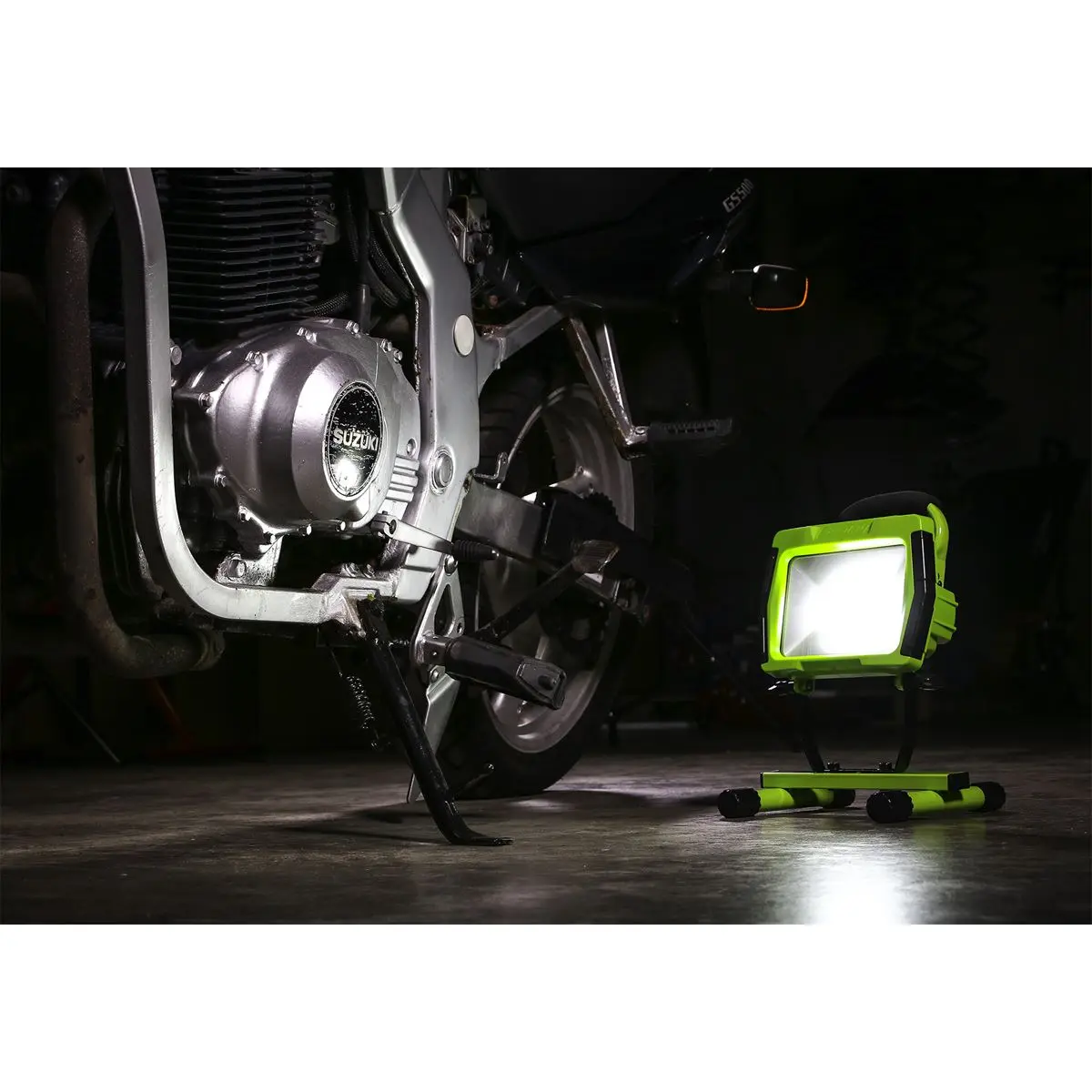 Sealey Rechargeable Portable Floodlight 10W SMD LED Lithium-ion - Image 3