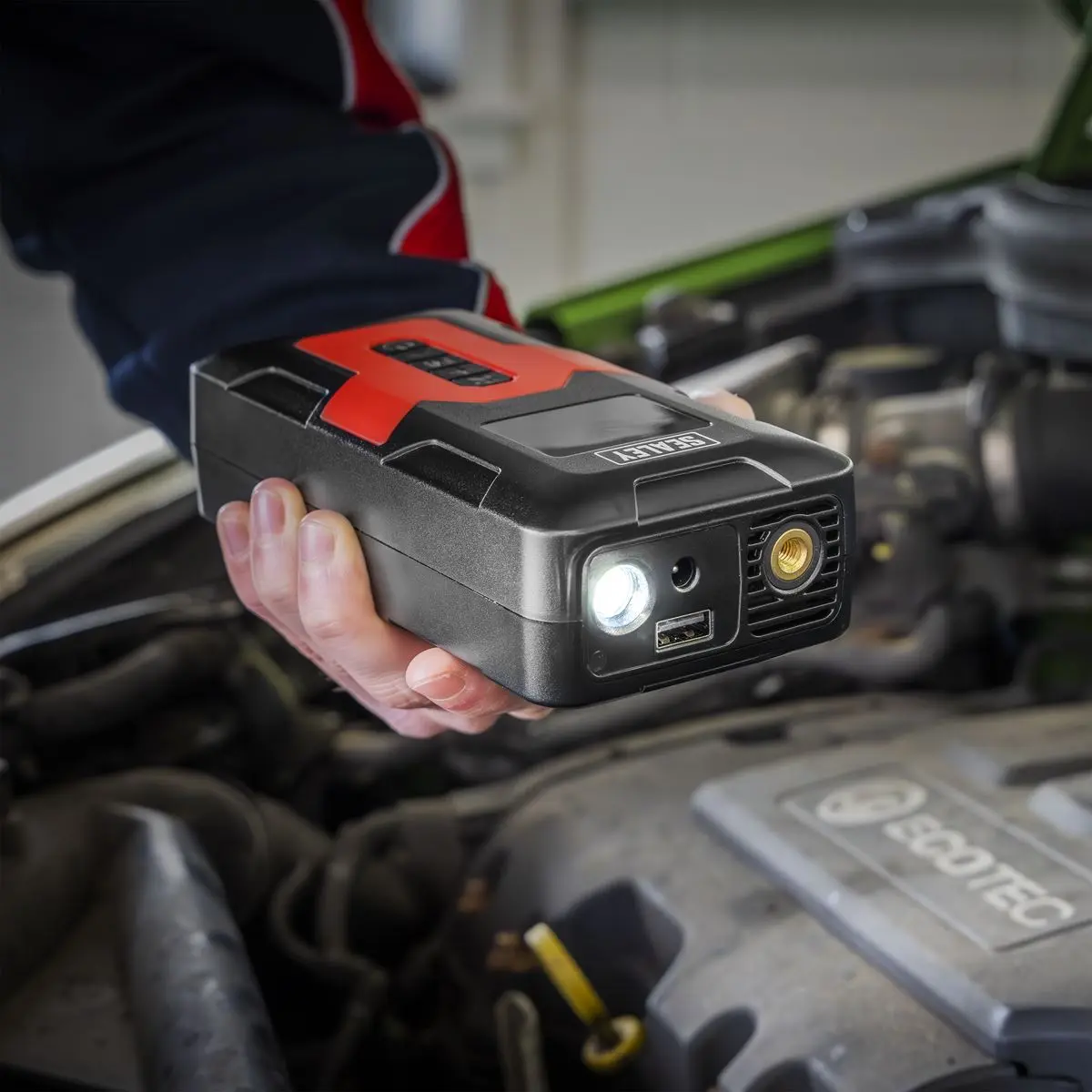 Sealey Rechargeable Tyre Inflator & Power Bank with Worklight 12V - Image 14