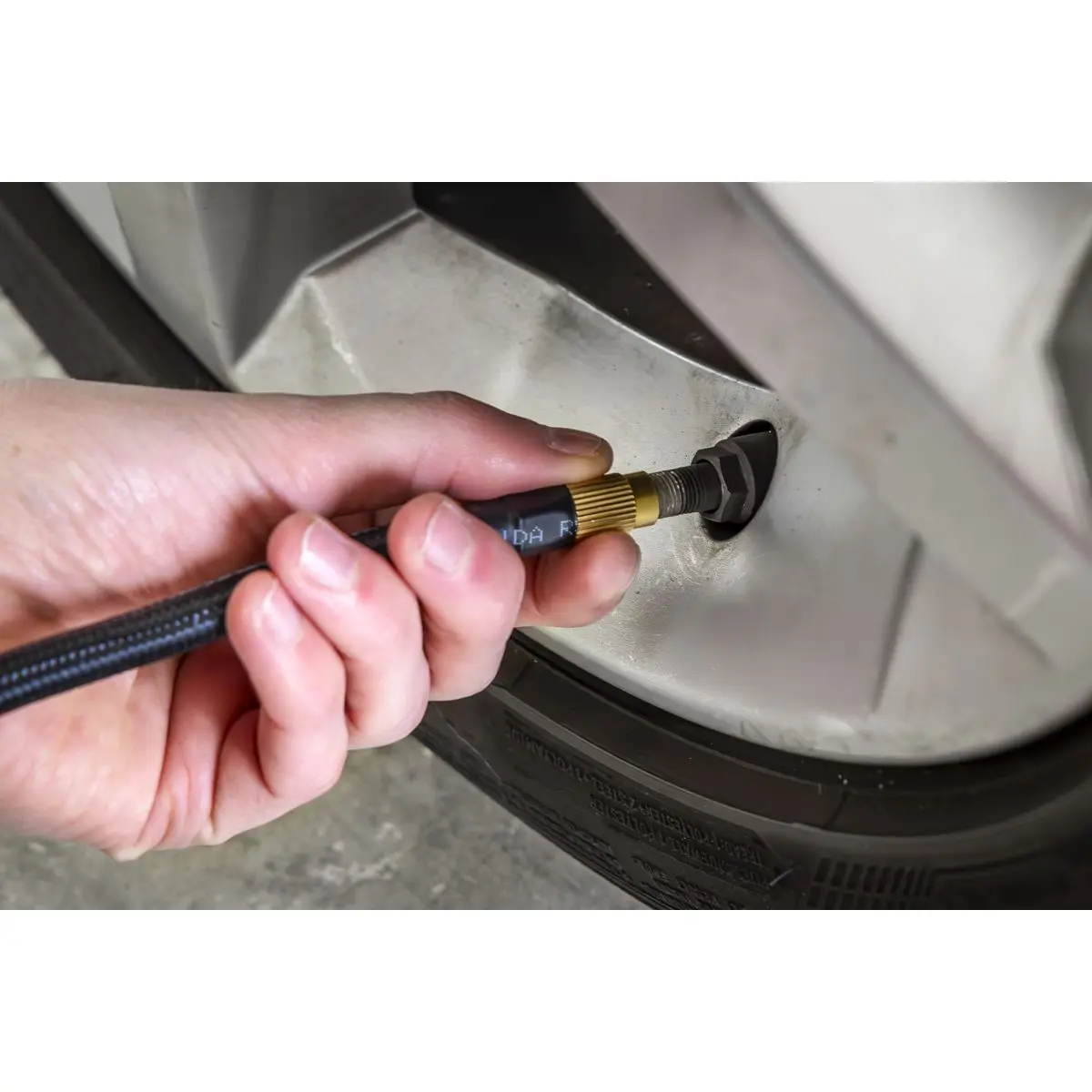 Sealey Rechargeable Tyre Inflator & Power Bank with Worklight 12V - Image 8