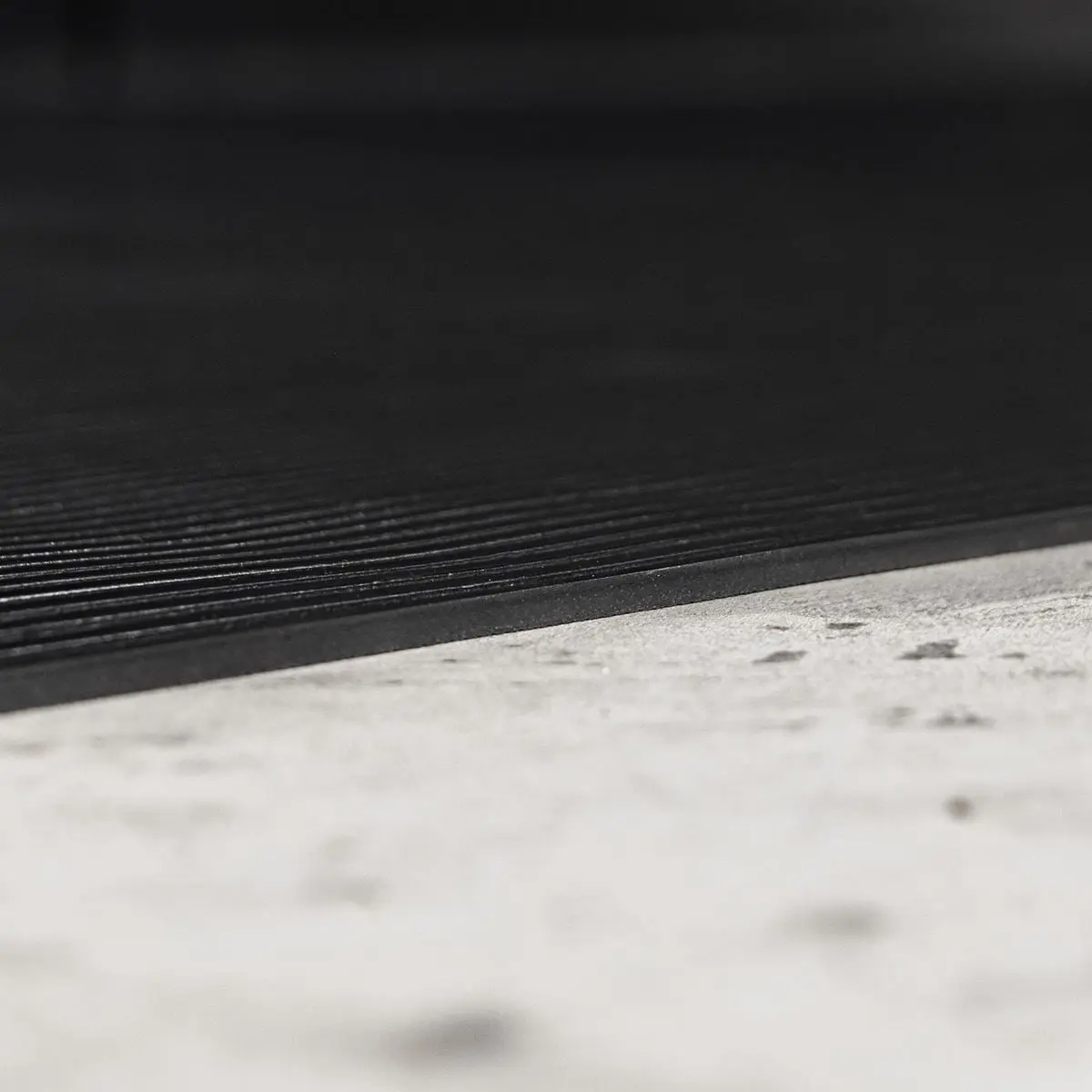 Sealey Ribbed Workshop Matting 1000 x 2500mm - Image 7