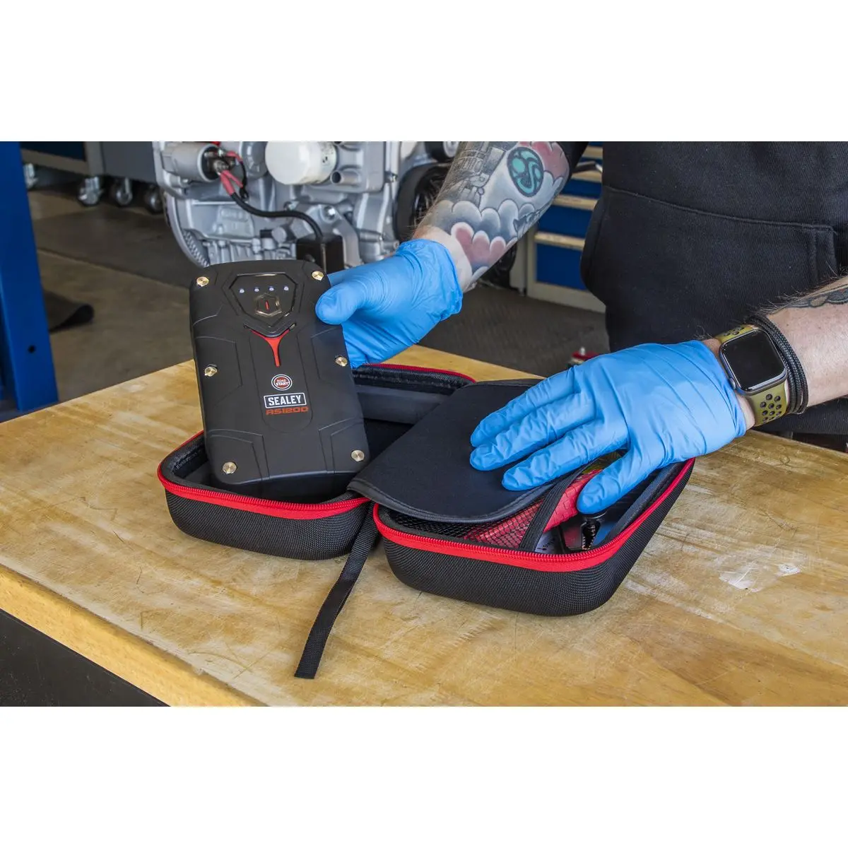 Sealey RoadStartĀ® 1200A 12V Lithium-ion Jump Starter Power Pack - Image 7