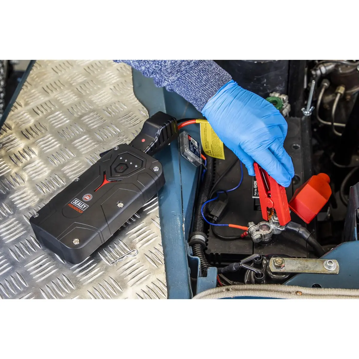 Sealey RoadStartĀ® 1200A 12V Lithium-ion Jump Starter Power Pack - Image 8