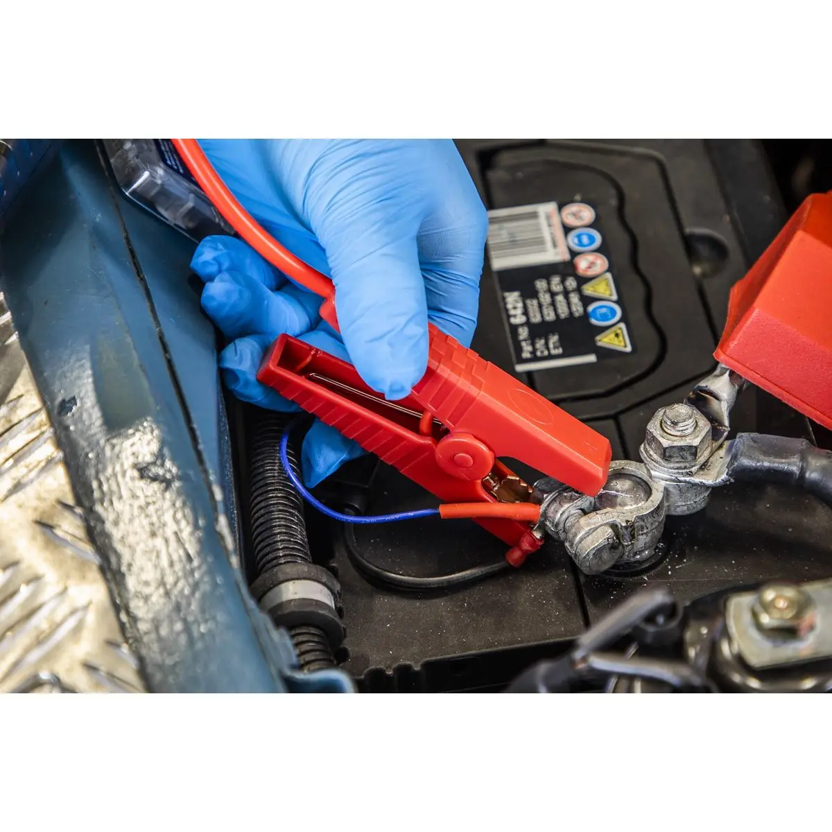 Sealey RoadStartĀ® 1200A 12V Lithium-ion Jump Starter Power Pack - Image 9