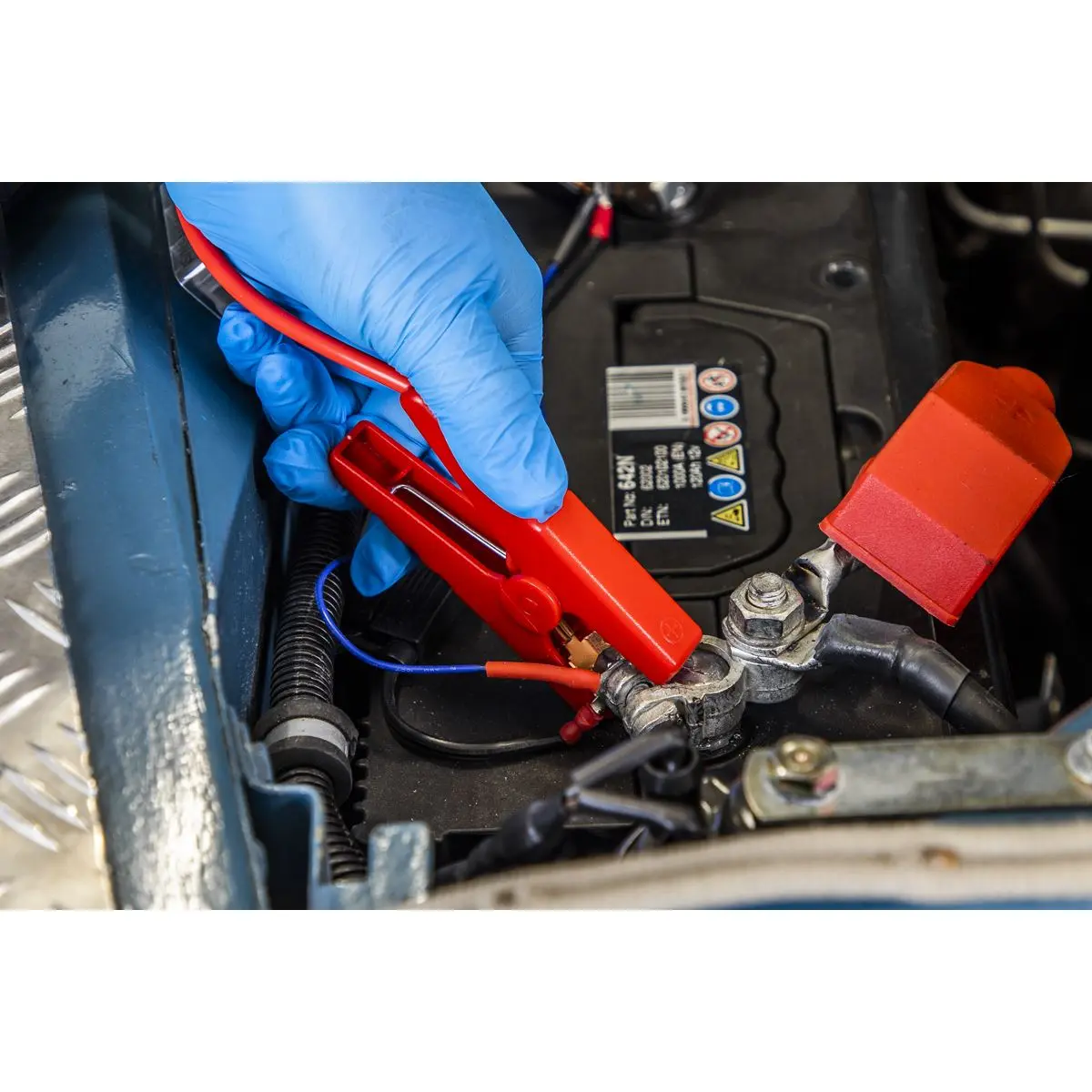 Sealey RoadStartĀ® 600A 12V Lithium-ion Jump Starter Power Pack - Image 6