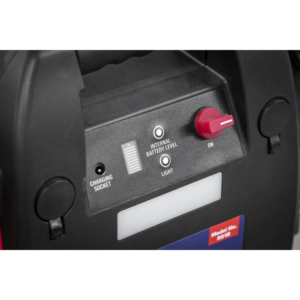 Sealey RoadStartĀ® Emergency Jump Starter 12V 2L 4-Cylinder - Image 5
