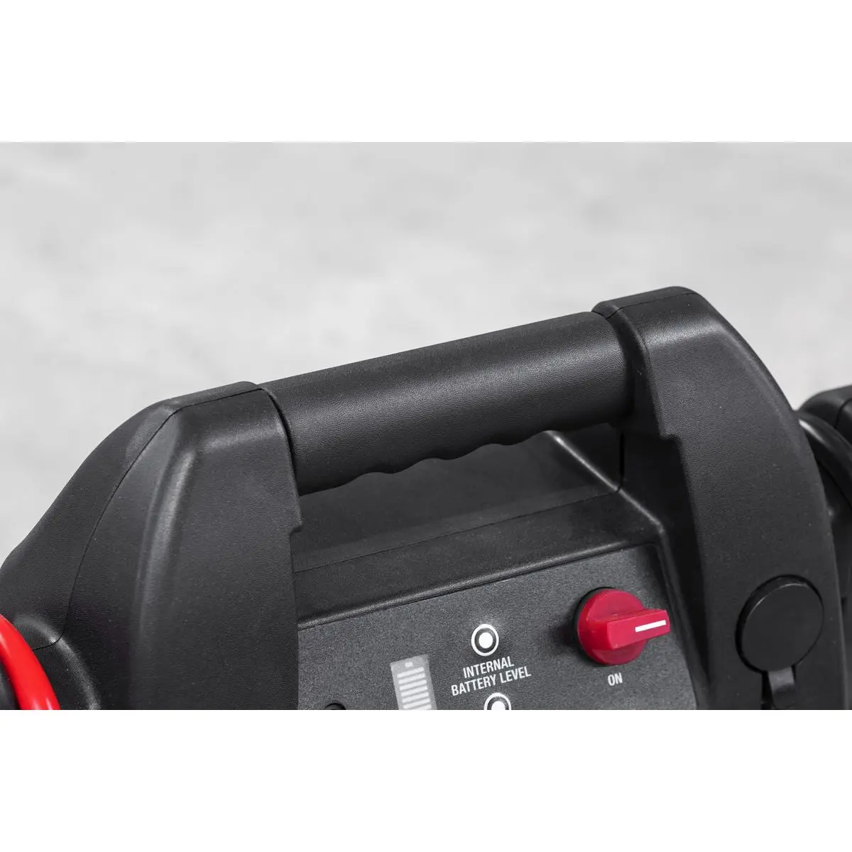 Sealey RoadStartĀ® Emergency Jump Starter 12V 2L 4-Cylinder - Image 6