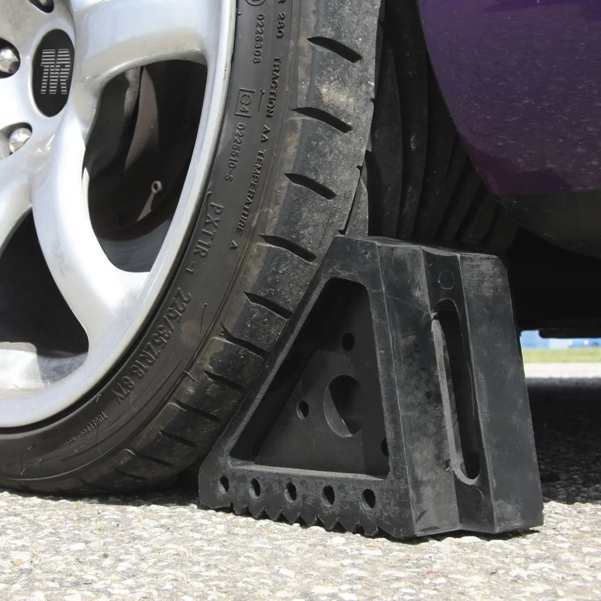 Sealey Rubber Wheel Chocks - Pair - Image 2