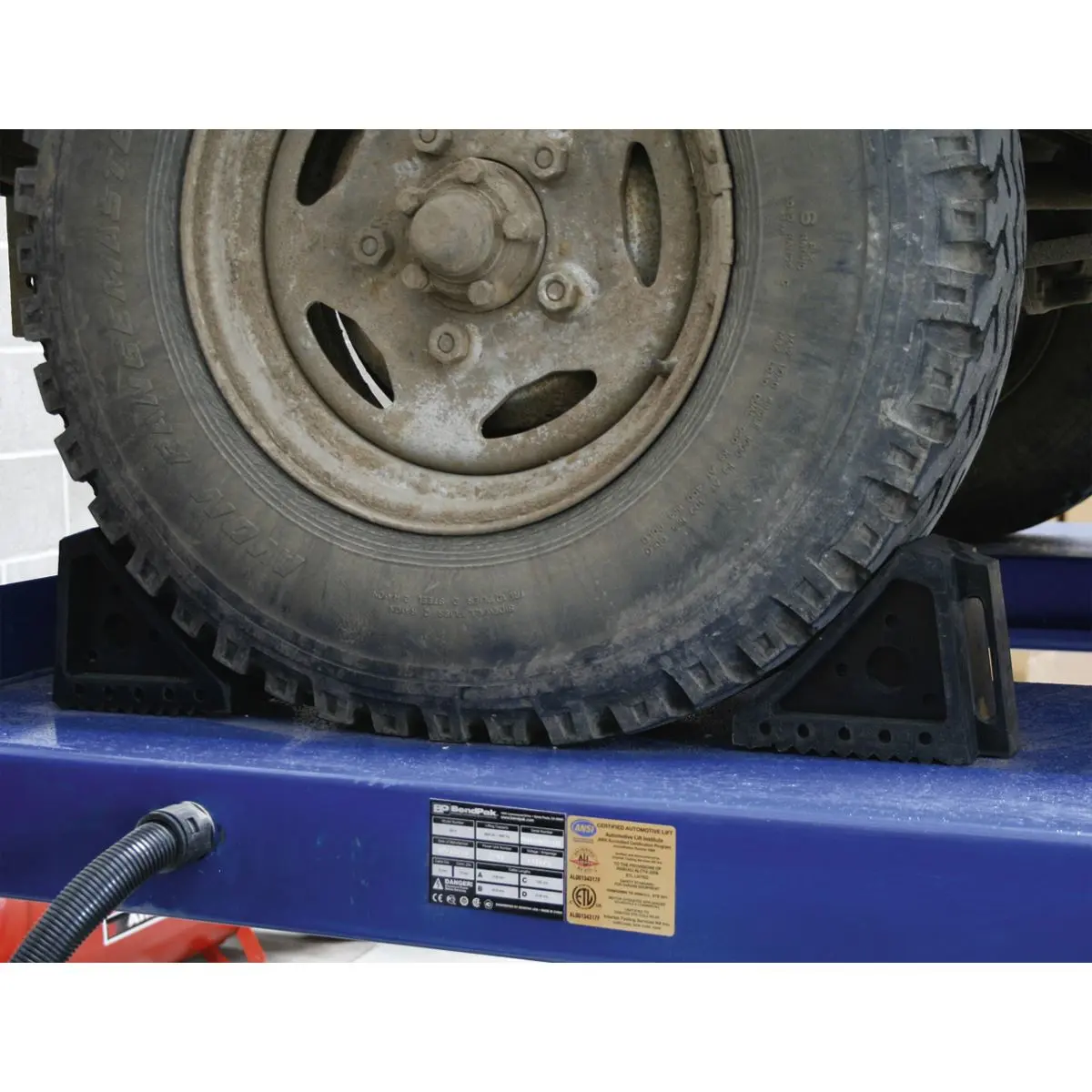 Sealey Rubber Wheel Chocks - Pair - Image 5