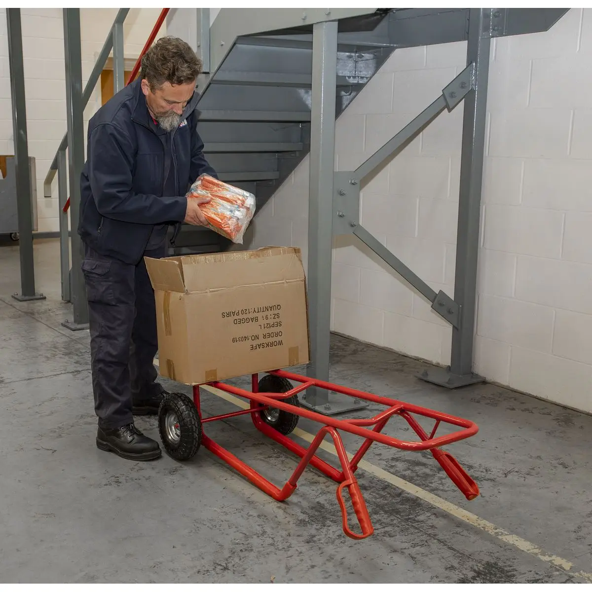 Sealey Sack Truck with Pneumatic Tyres 300kg Capacity - Image 5