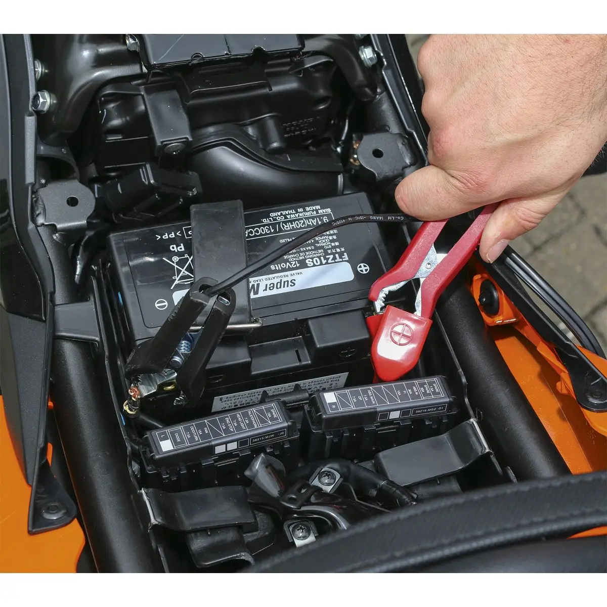 Sealey Intelligent Speed Charge Battery Charger/Maintainer 10A 12V - Image 4