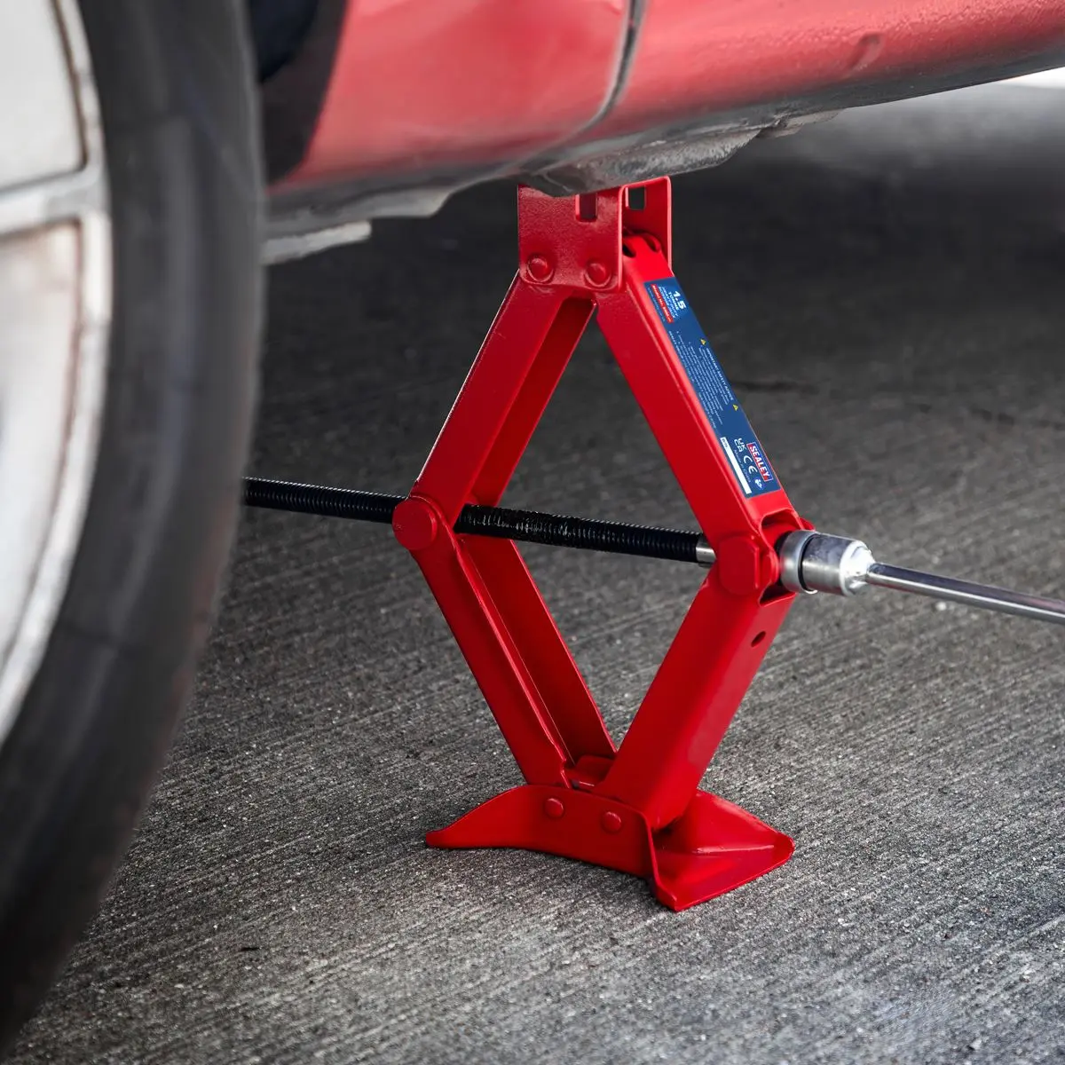 Sealey Heavy-Duty Scissor Jack 1.5 Tonne - Image 4