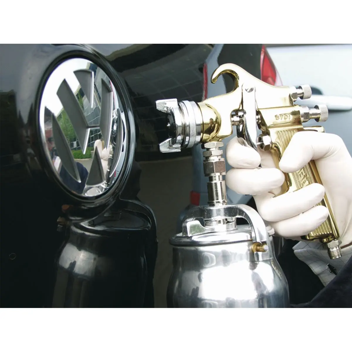 Sealey Spray Gun Professional Suction Feed - 1.8mm Set-Up - Image 3