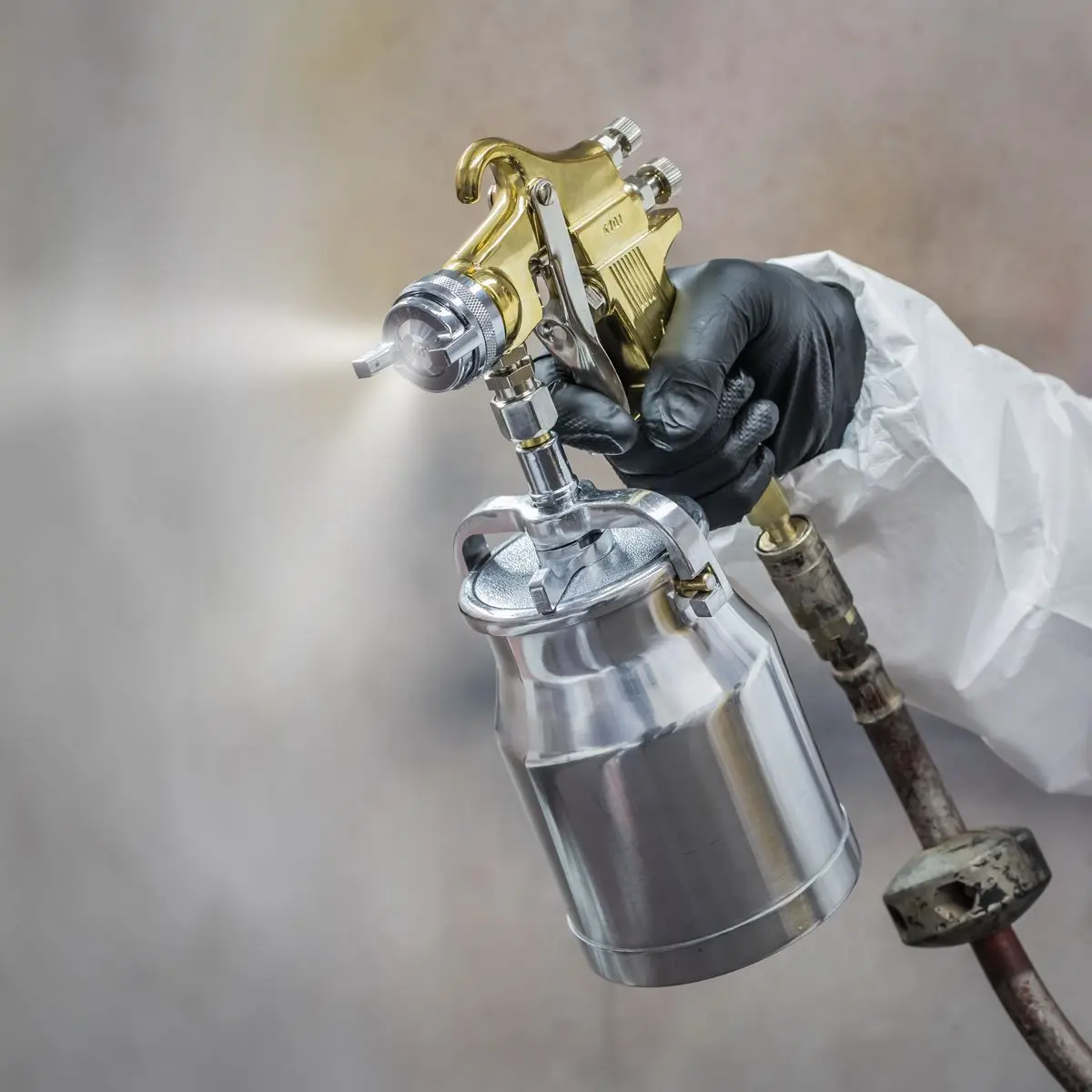 Sealey Spray Gun Professional Suction Feed - 1.8mm Set-Up - Image 5