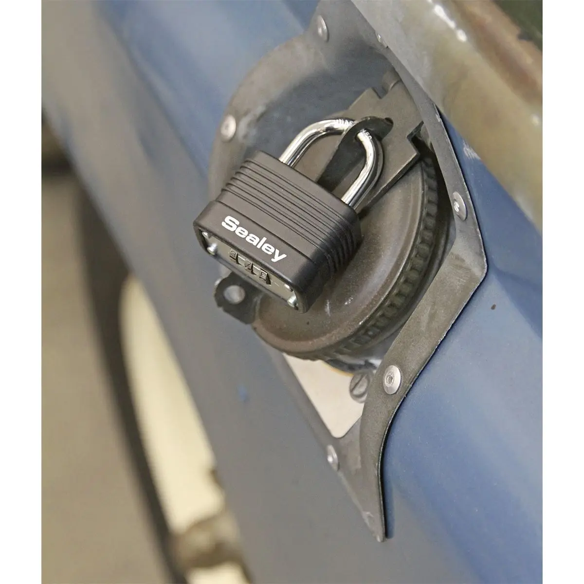 Sealey Steel Body Combination Padlock 40mm - Image 3