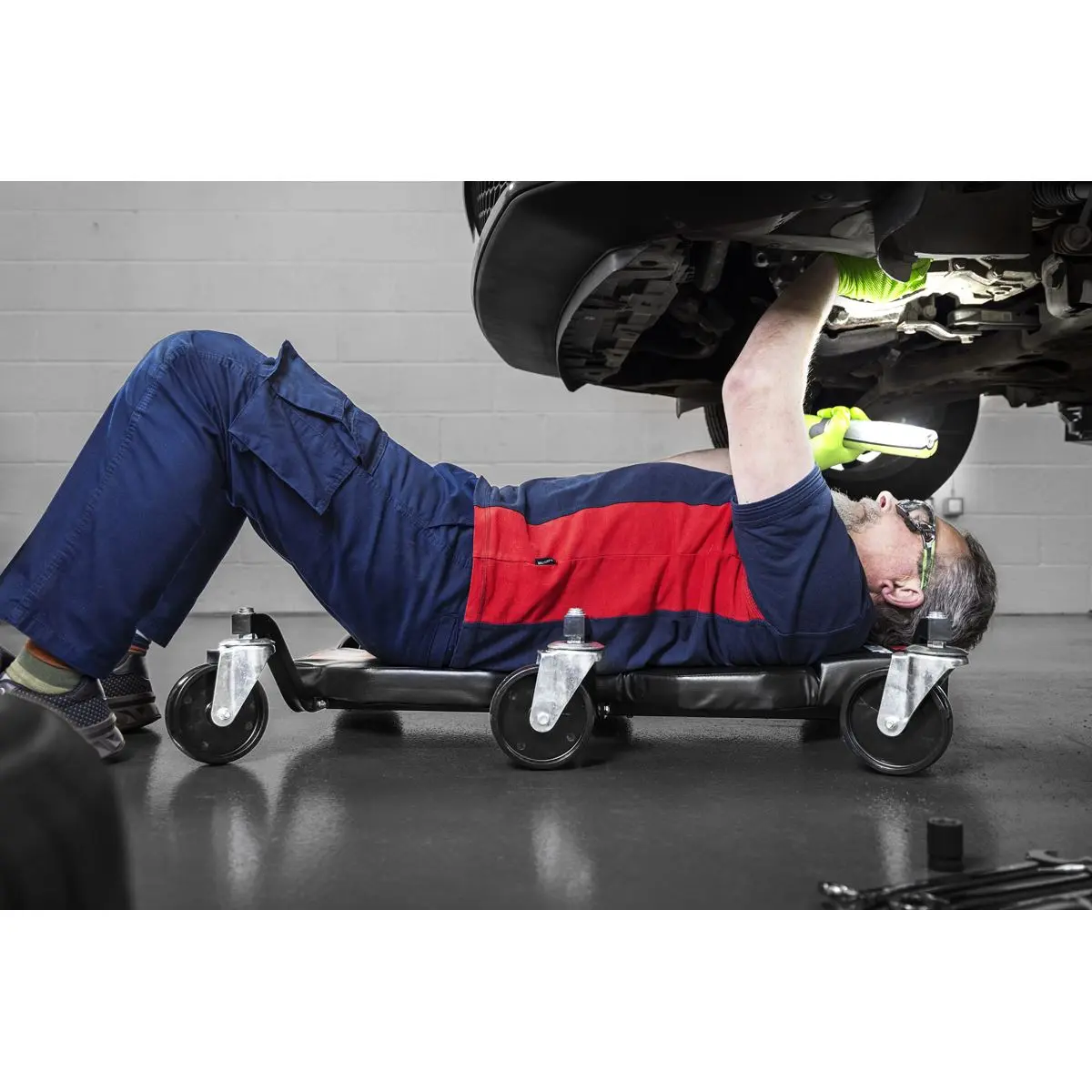 Sealey Steel Creeper with 6 Rough Ground 5" Wheels & Headrest - Image 6