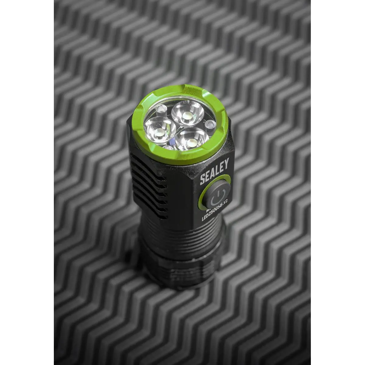 Sealey Super Beam 2500lm Rechargeable SMD LED 24W Pocket Light - Image 2