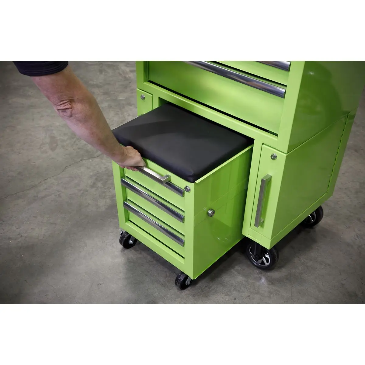 Sealey Superline Pro Rollcab 3 Drawer & Utility Seat - Image 17