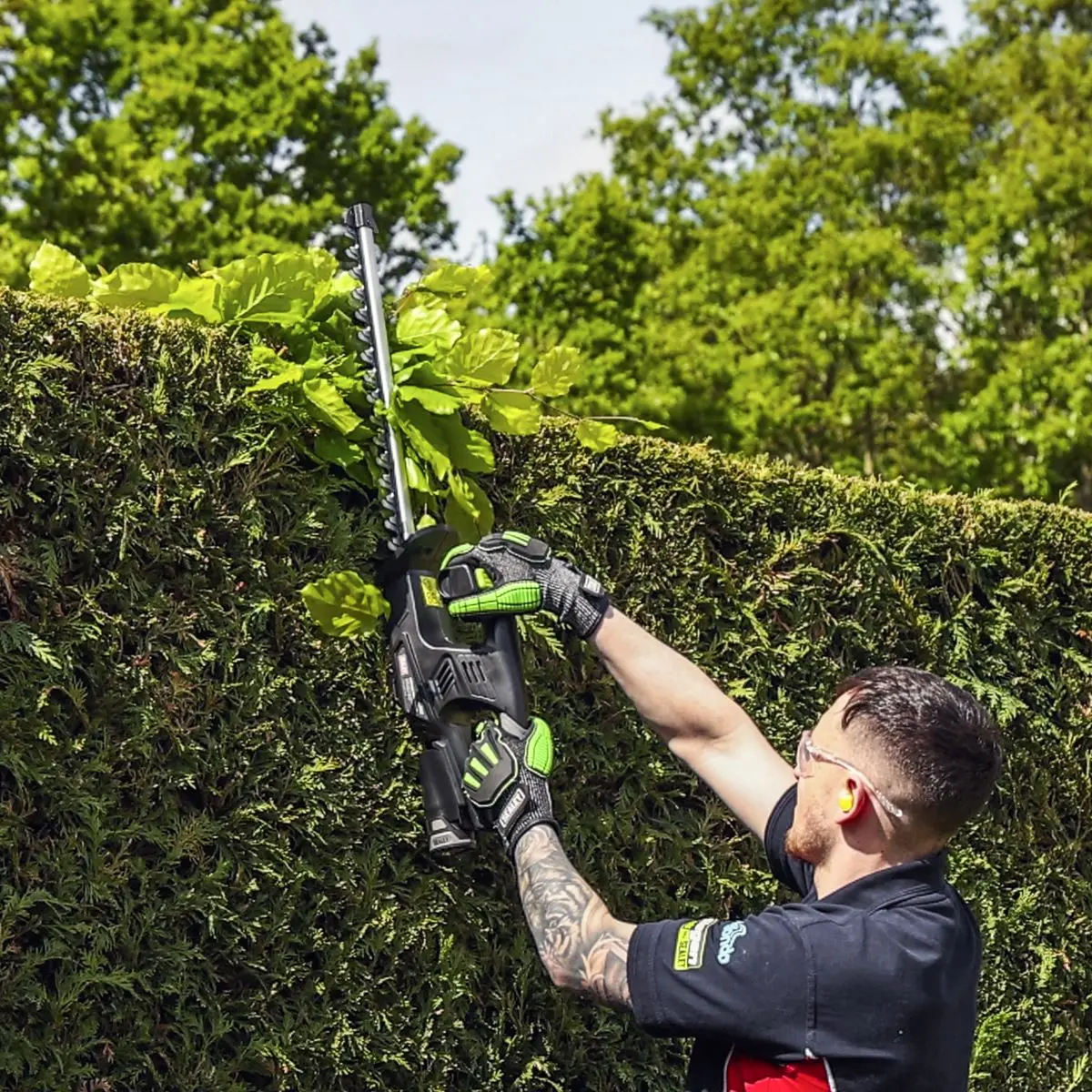Sealey SV10.8 Series Cordless Hedge Trimmer 10.8V - Body Only - Image 7