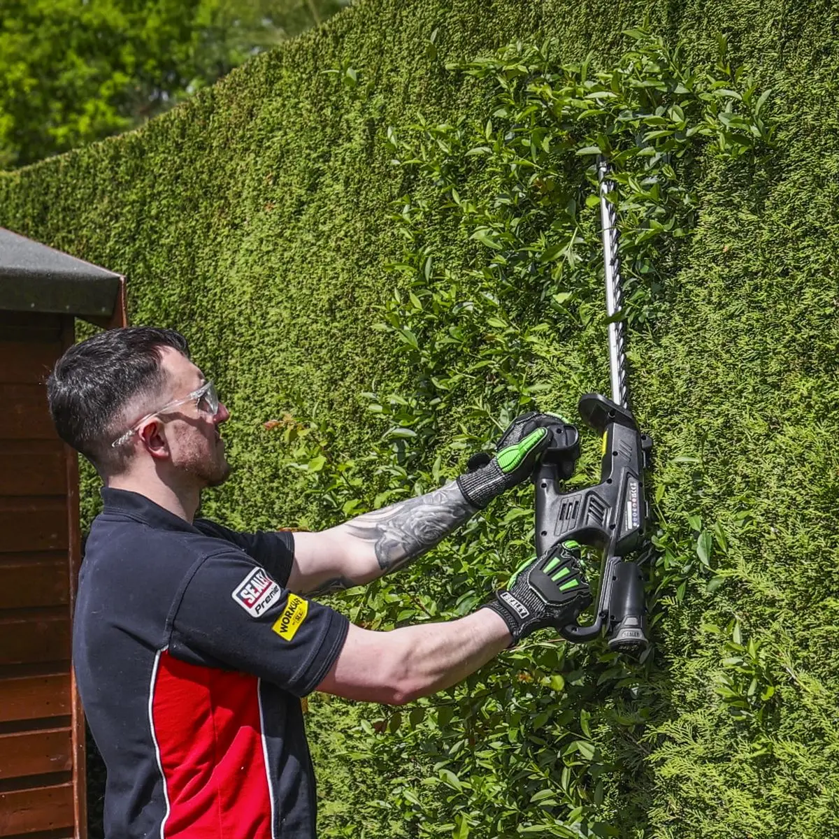 Sealey SV10.8 Series Cordless Hedge Trimmer Kit 10.8V 2Ah - Image 9