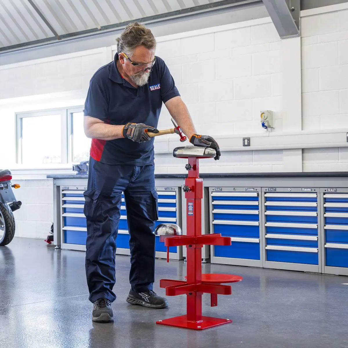 Sealey Tank Shaped Dolly for Bodywork Metal Forming - Image 5