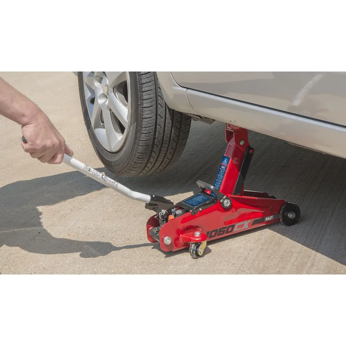 Sealey Short Chassis Trolley Jack 2 Tonne - Image 6