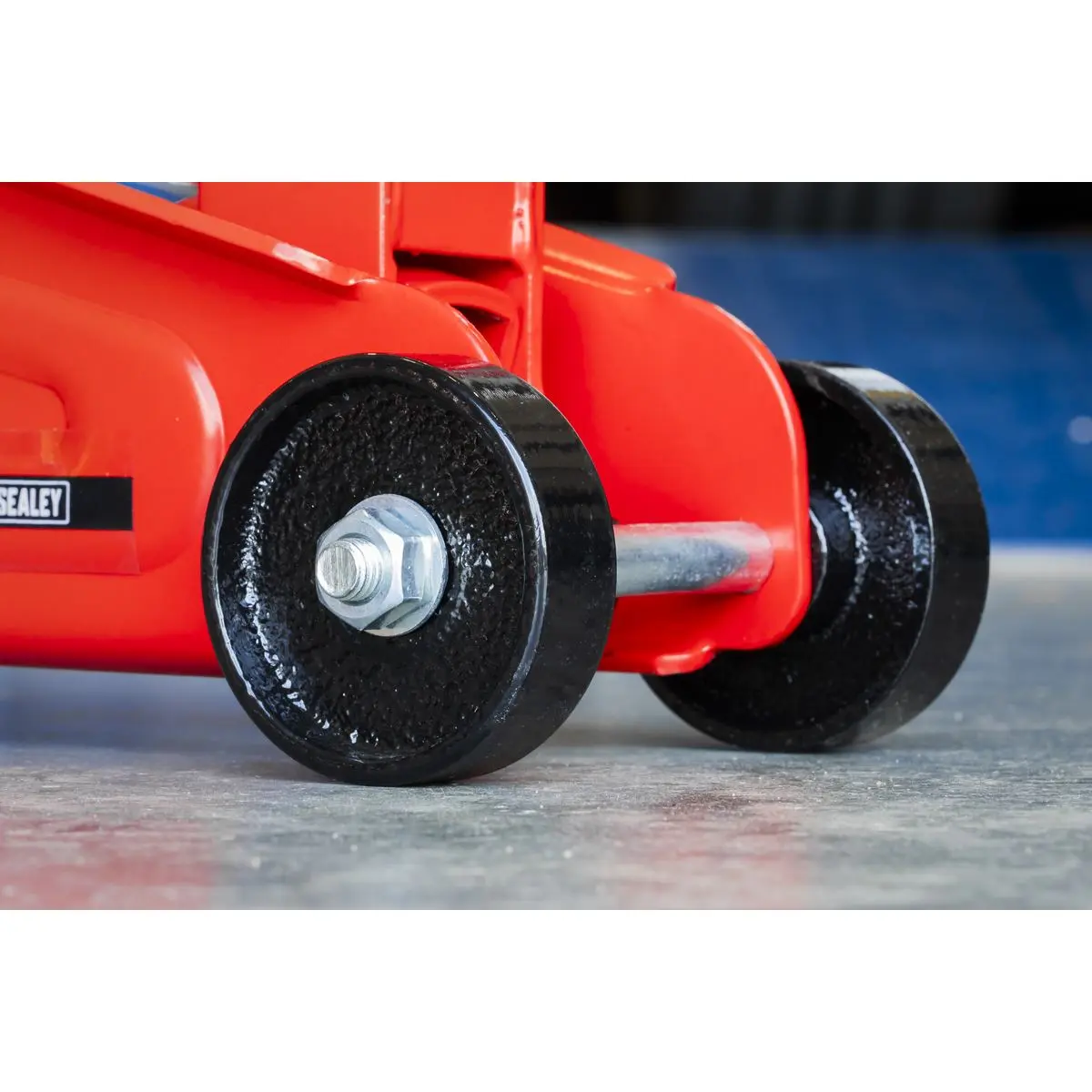 Sealey Short Chassis Trolley Jack with Storage Case 2 Tonne - Image 8