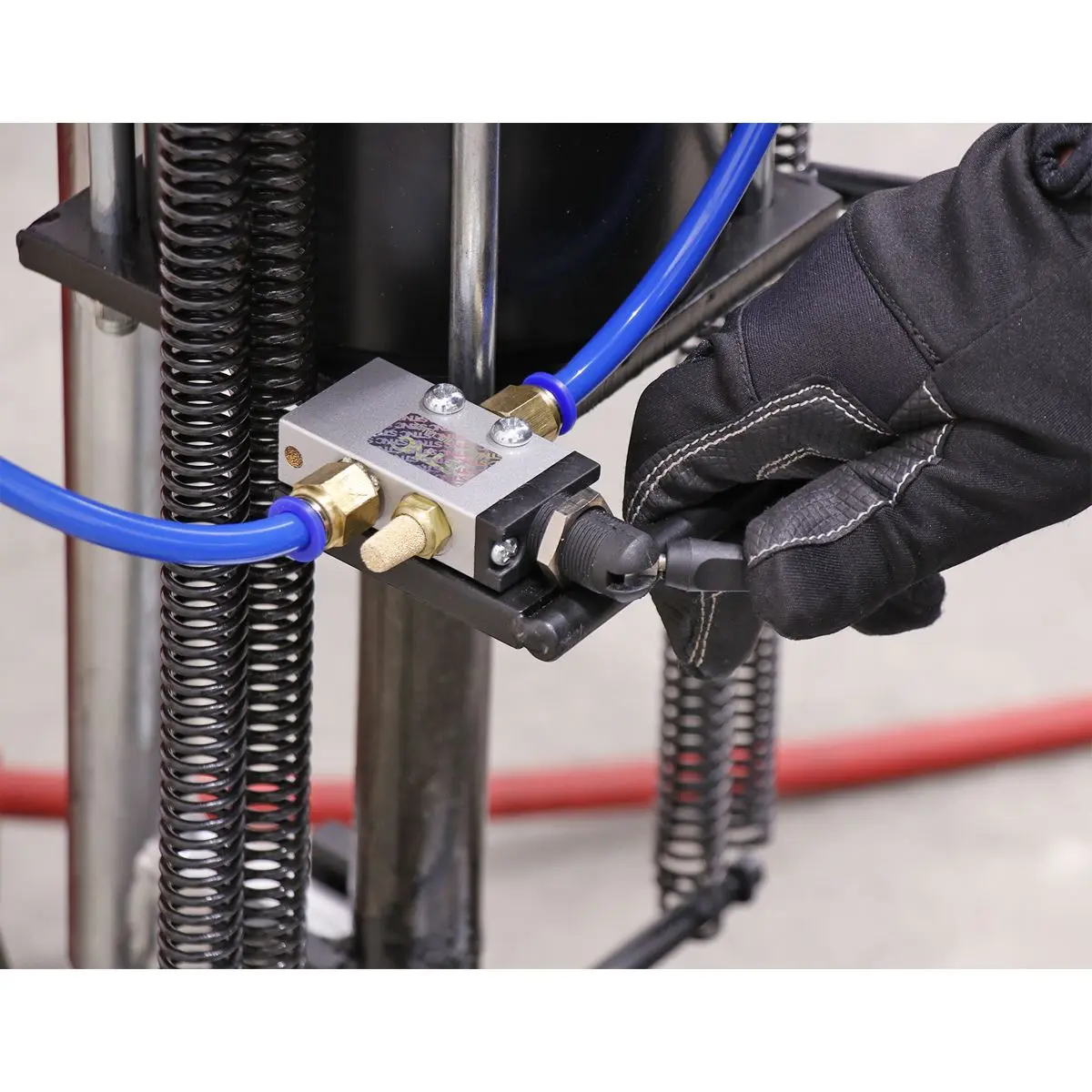 Sealey Tyre Changer Pneumatic/Manual Operation - Image 6