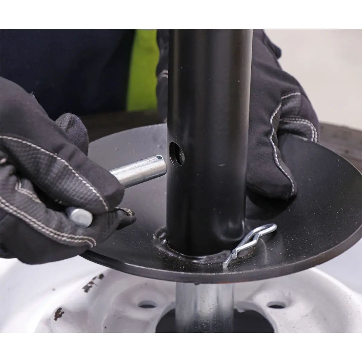 Sealey Tyre Changer Pneumatic/Manual Operation - Image 7