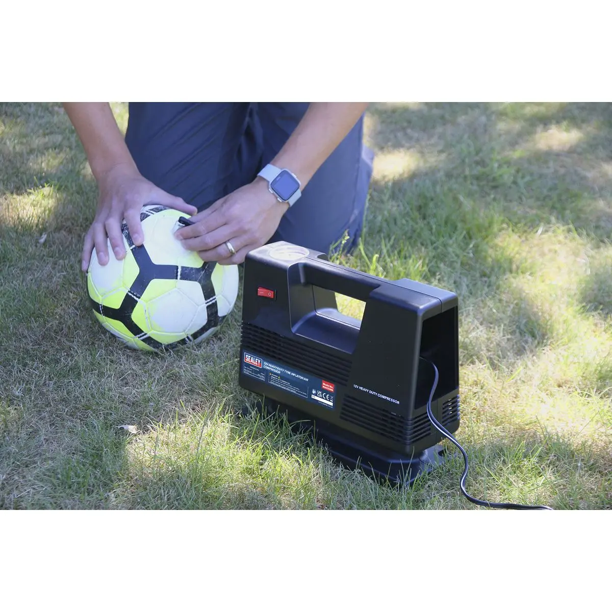Sealey Tyre Inflator/Air Compressor 12V Heavy-Duty - Image 6
