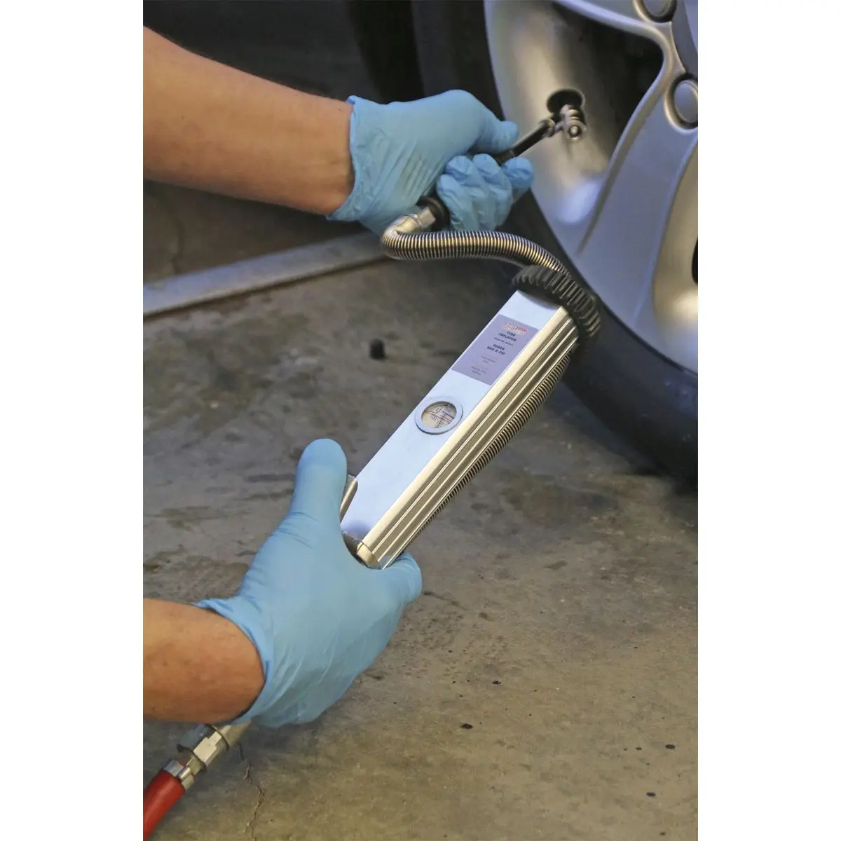 Sealey Tyre Inflator Long Type with Twin Push-On Connector - Image 3