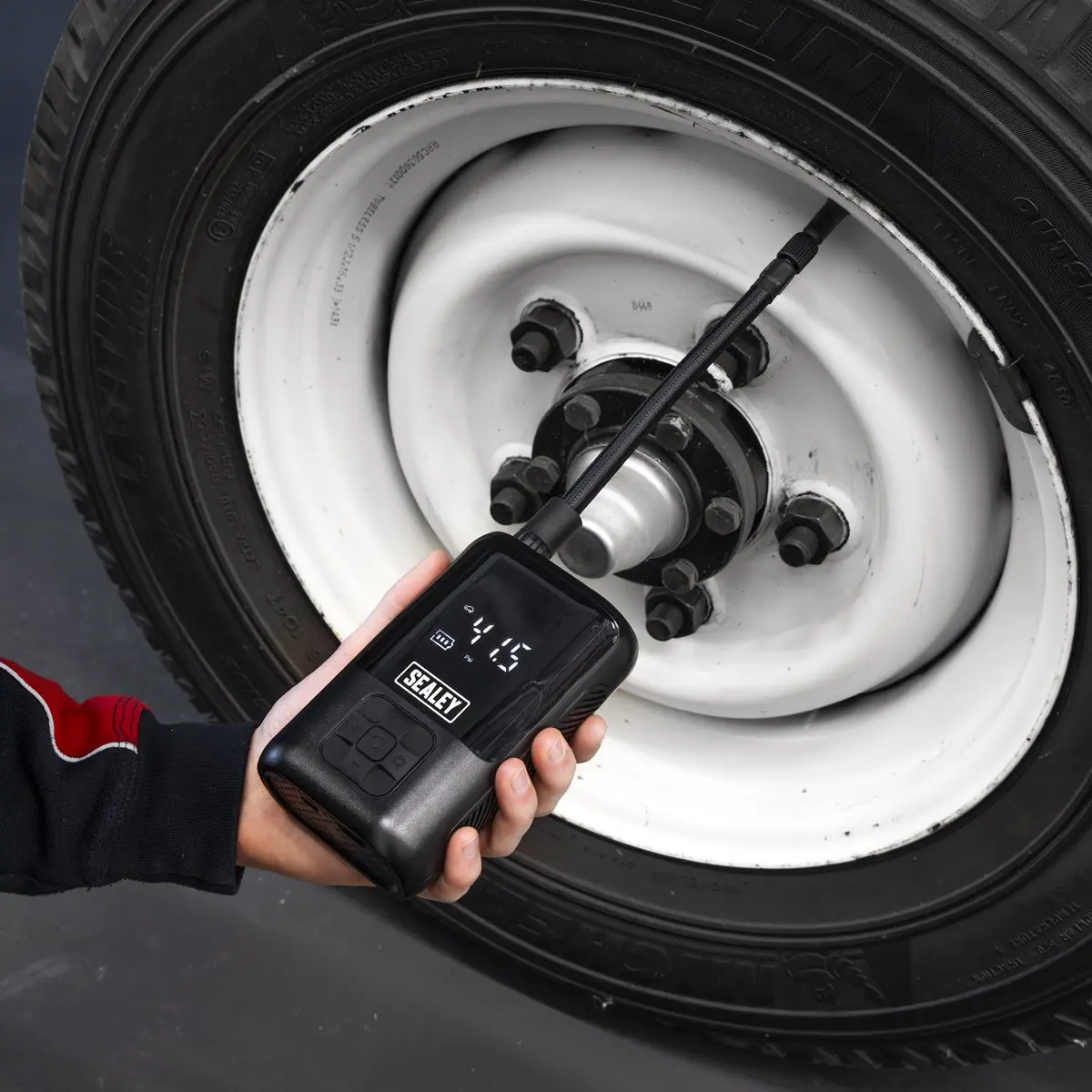 Sealey Tyre Inflator & Power Bank with Worklight Rechargeable - Image 7