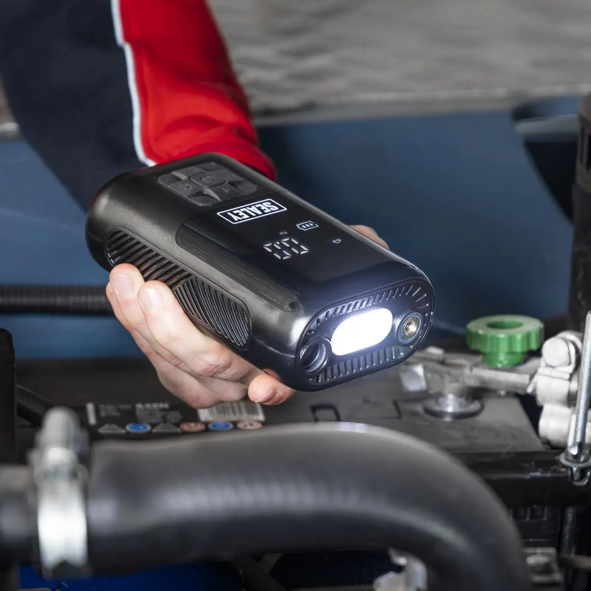 Sealey Tyre Inflator & Power Bank with Worklight Rechargeable - Image 8