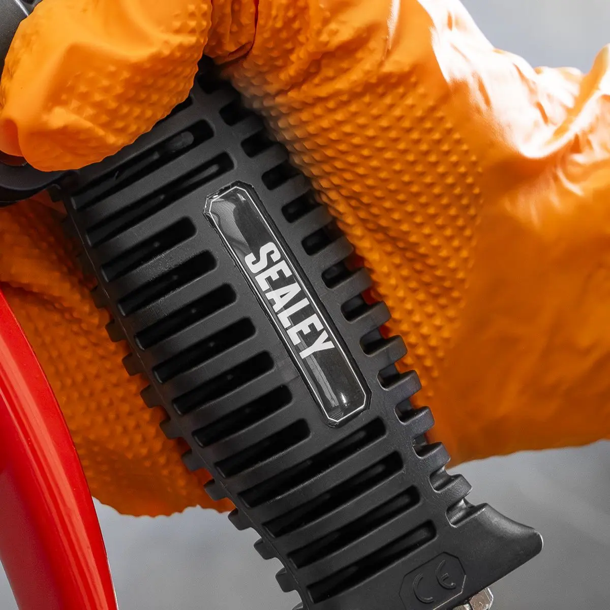 Sealey Tyre Inflator with Push-On Connector - Image 7
