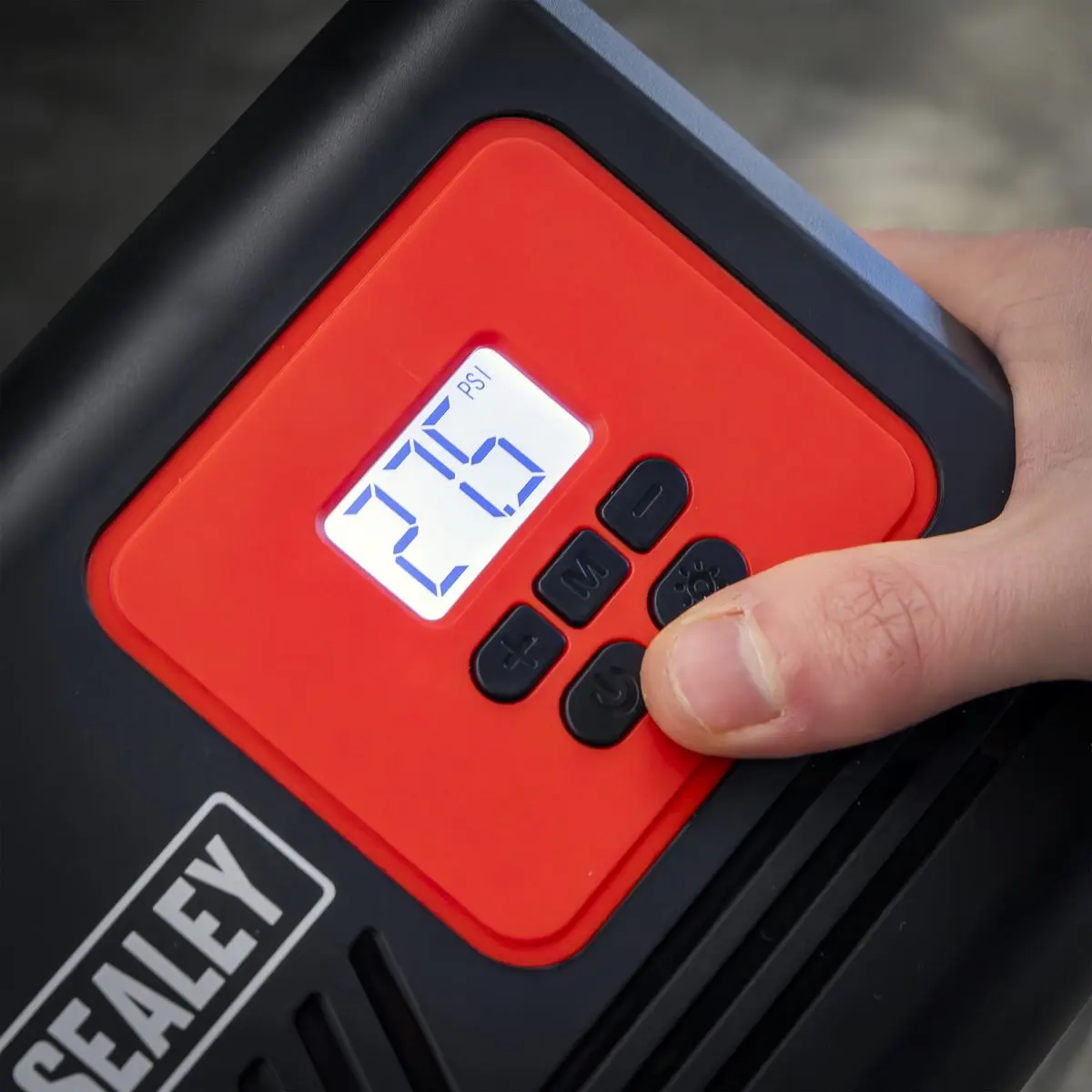 Sealey Tyre Inflator with Worklight 12V - Image 7
