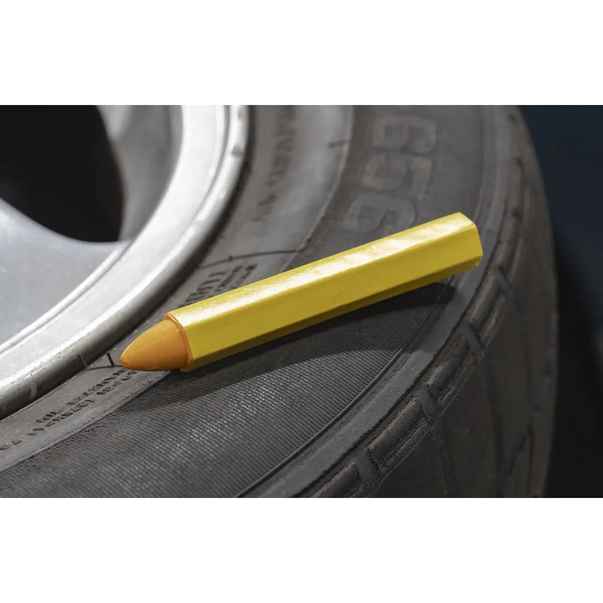 Sealey Tyre Marking Crayon - Yellow Pack of 6 - Image 3