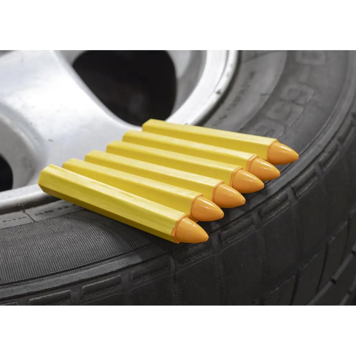 Sealey Tyre Marking Crayon - Yellow Pack of 6 - Image 5