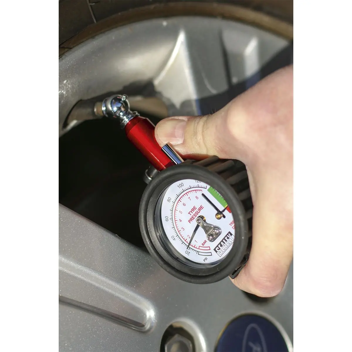 Sealey Tyre Pressure Gauge with Tyre Tread Depth Gauge 0-8bar(0-120psi) - Image 4