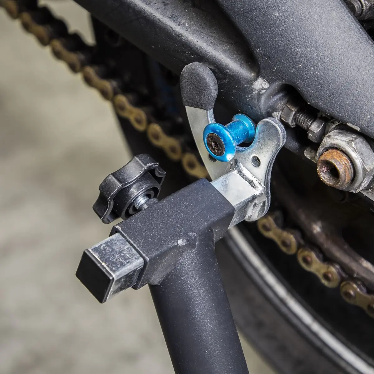 Sealey Universal Rear Paddock Stand 360° Floating - Image 5