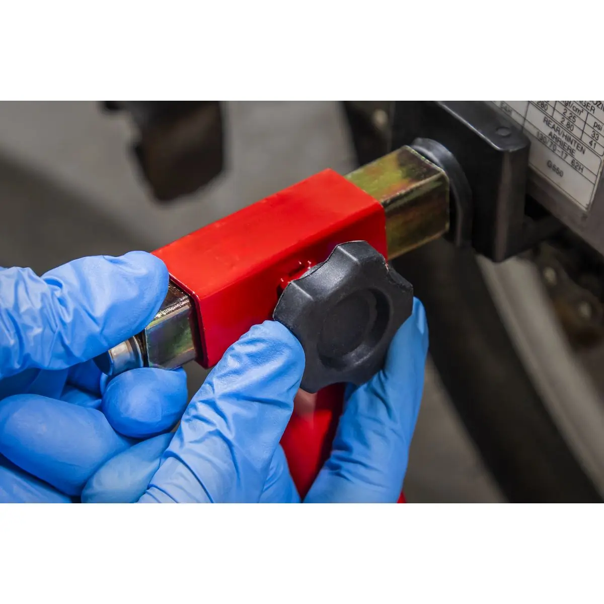 Sealey Universal Rear Paddock Stand with Rubber Supports - Image 3