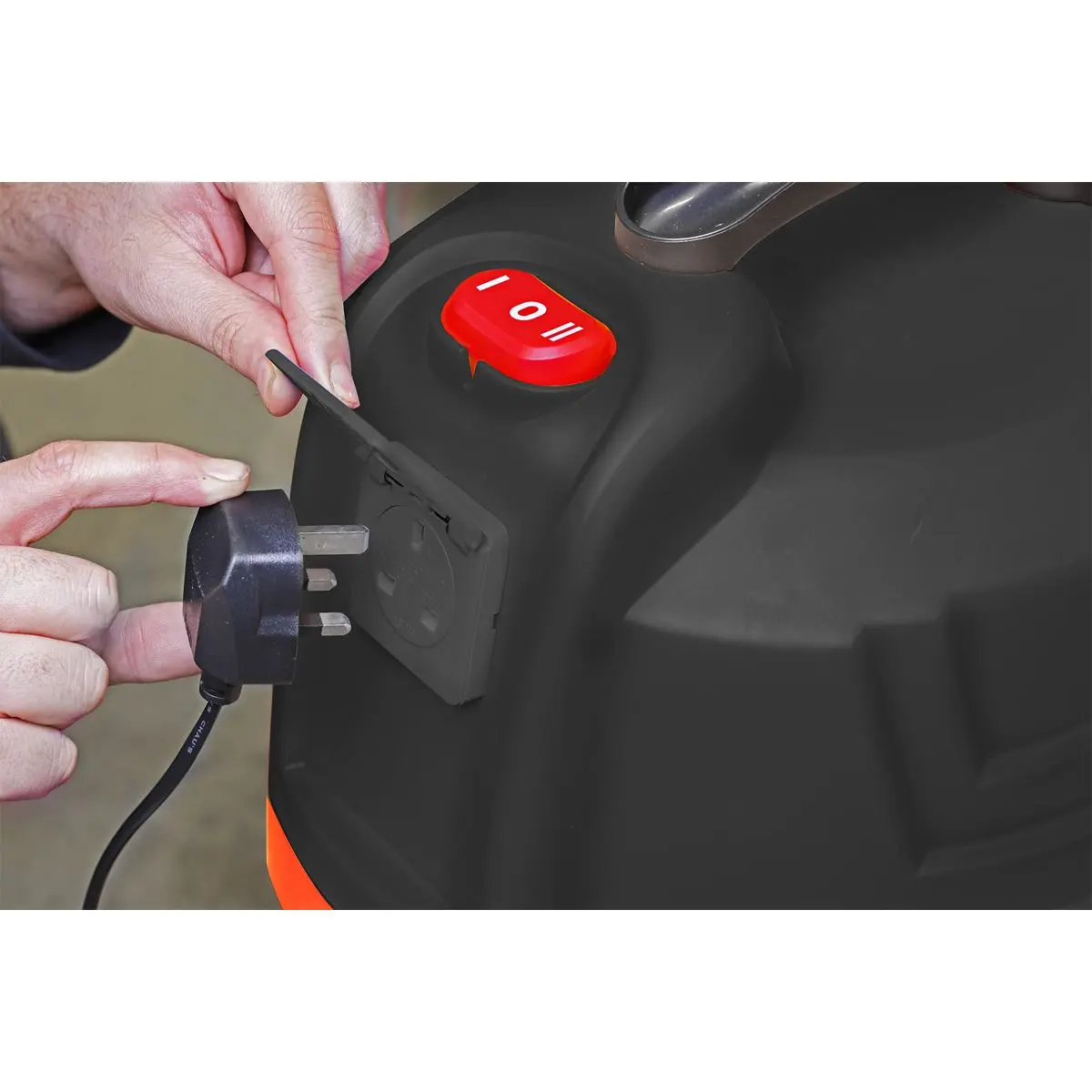 Sealey Vacuum Cleaner Cyclone Wet & Dry 30L Double Stage 1200W/230V - Image 3