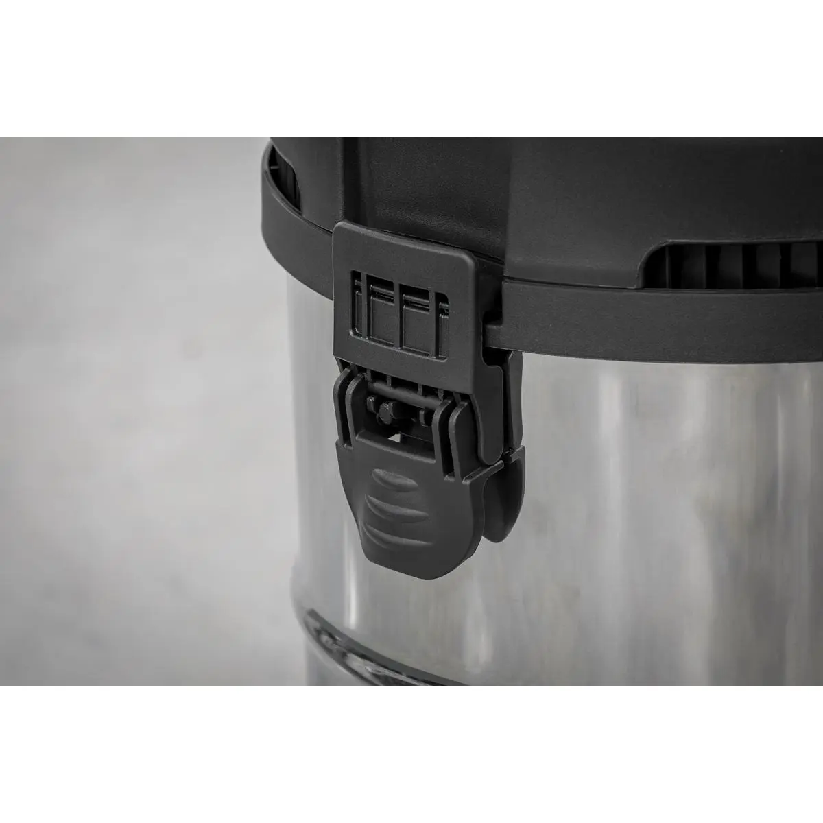 Sealey Vacuum Cleaner Industrial 30L 1400W/230V Stainless Drum Auto Start - Image 6