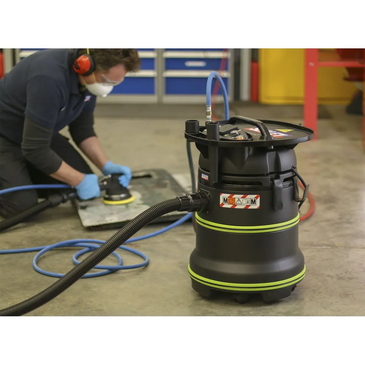 Sealey Vacuum Cleaner Industrial Dust-Free Wet/Dry 35L 1000W/230V Plastic Drum M-Class Self-Clean Filter - Image 5