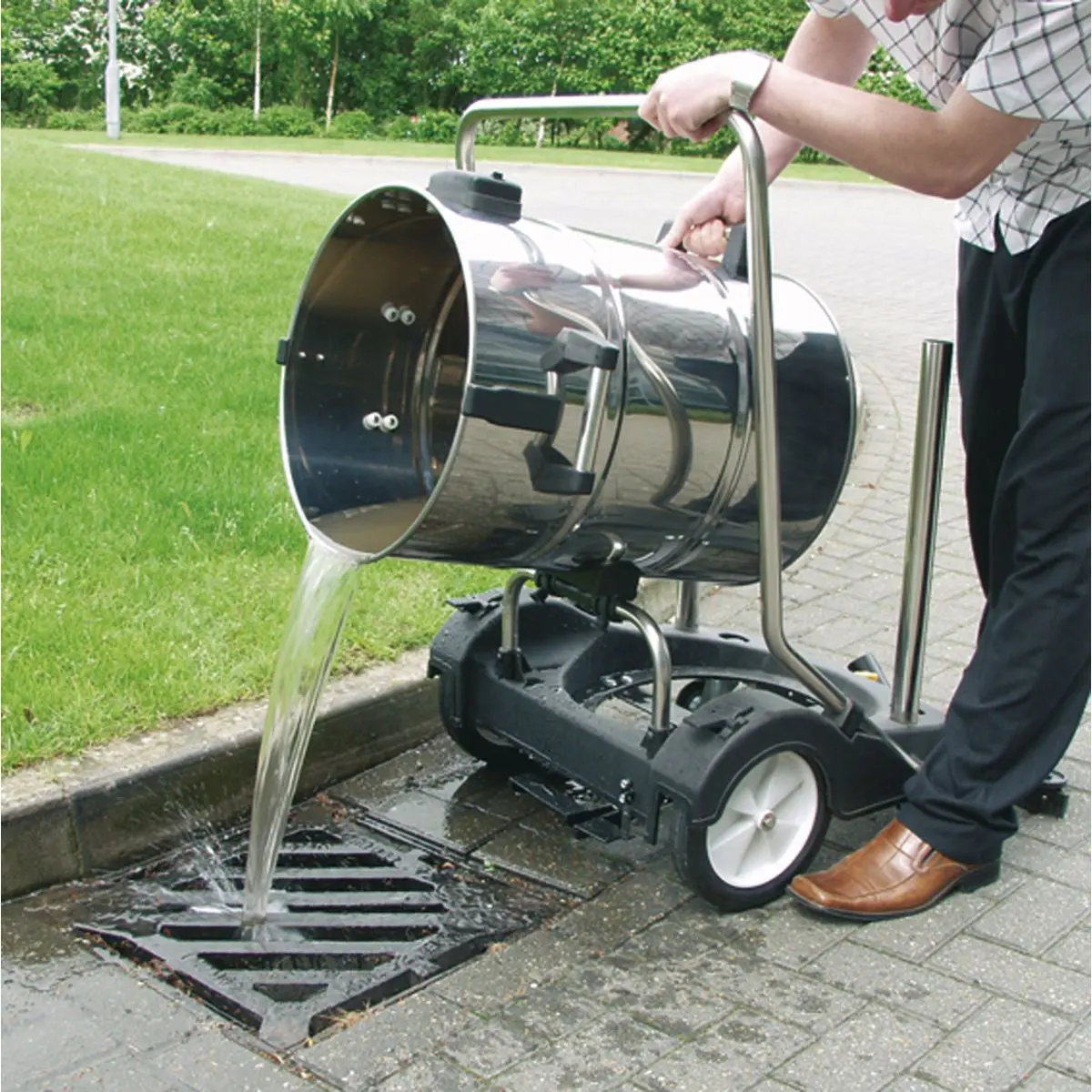 Sealey Vacuum Cleaner Industrial Wet & Dry 77L Stainless Steel Drum with Swivel Emptying 2400W - Image 5