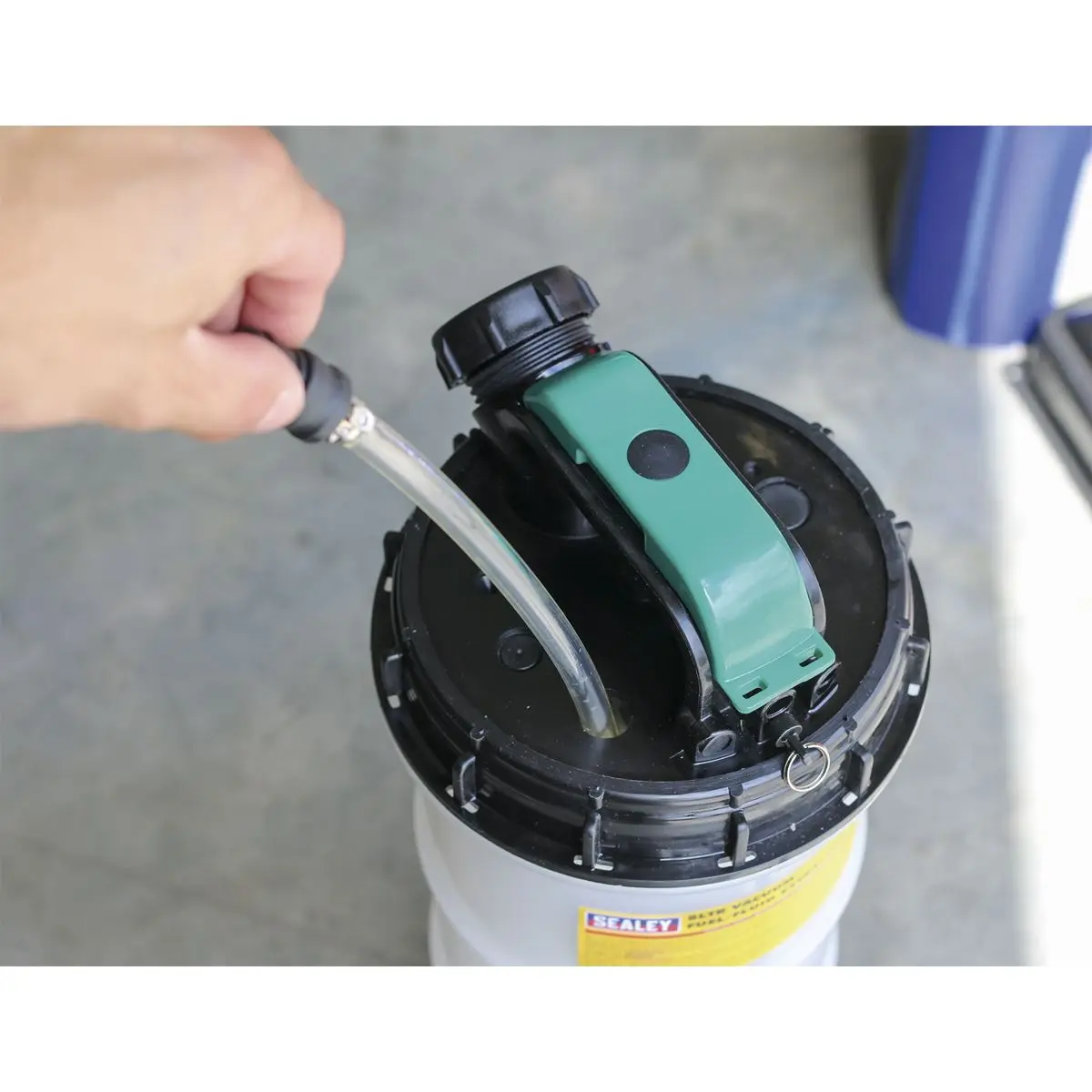 Sealey Vacuum Fuel/Fluid Extractor 8L - Image 5