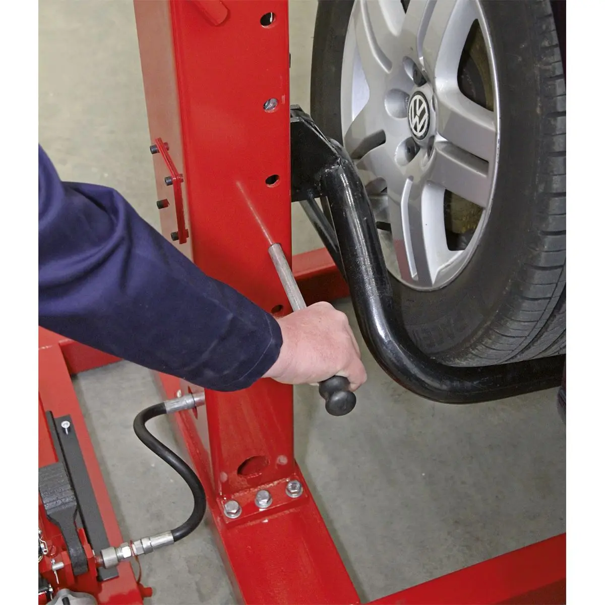 Sealey Air/Hydraulic Vehicle Lift with Foot Pedal 1.5 Tonne - Image 11