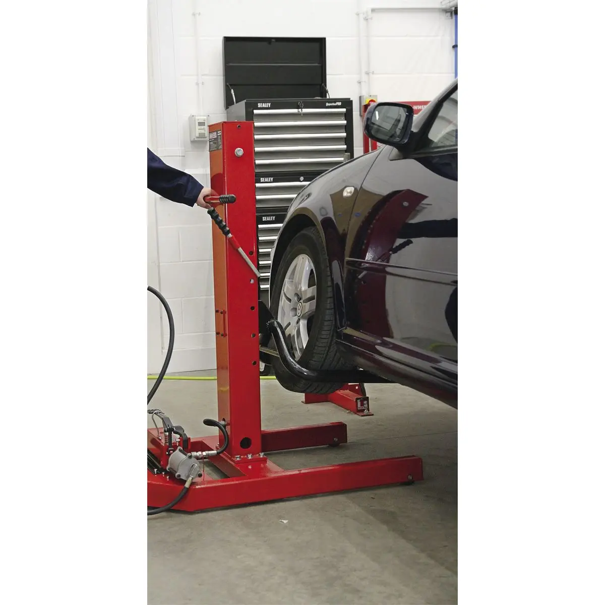 Sealey Air/Hydraulic Vehicle Lift with Foot Pedal 1.5 Tonne - Image 8