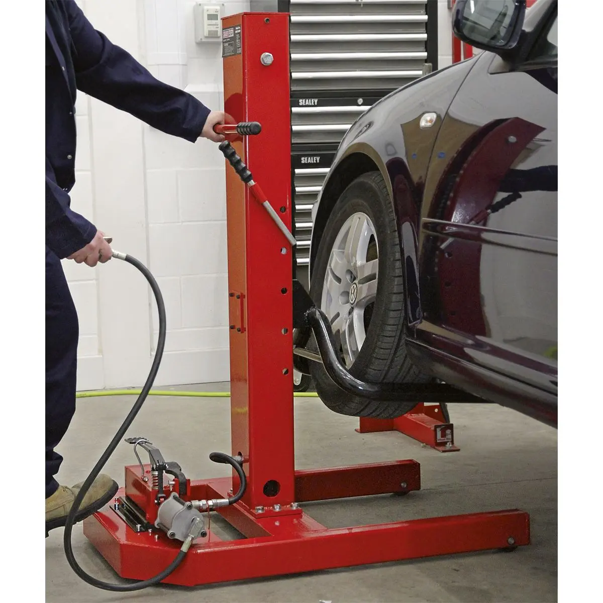 Sealey Air/Hydraulic Vehicle Lift with Foot Pedal 1.5 Tonne - Image 9