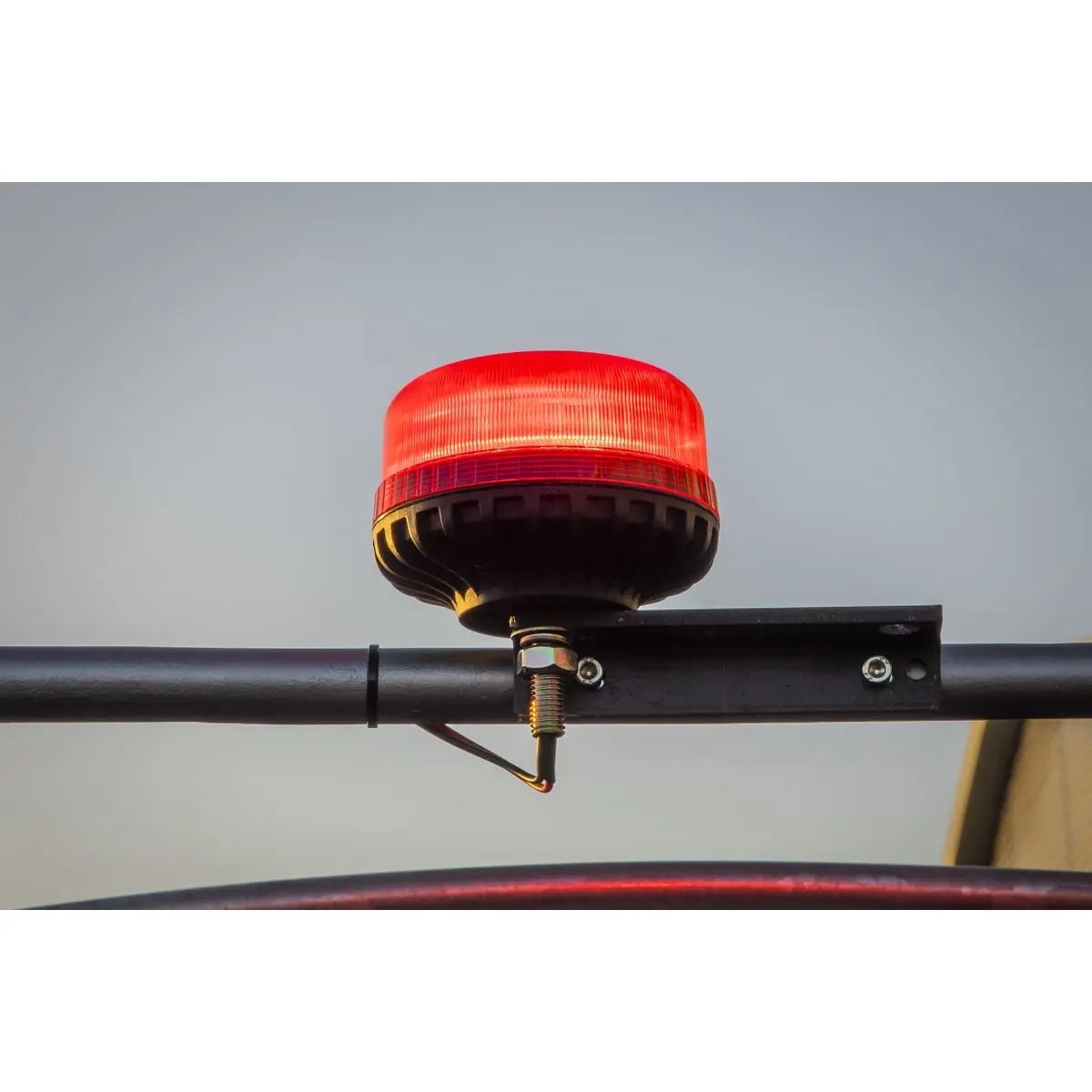 Sealey Warning Beacon SMD LED 12/24V 12mm Bolt Fixing - Red - Image 3